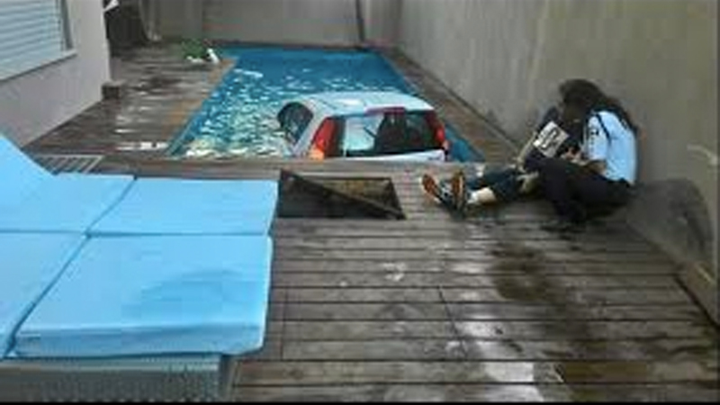 Illustration for article titled Can't Blame This Car For Driving Into The Pool